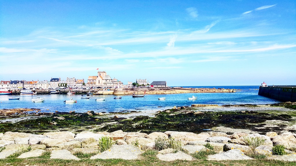 2_The seaside picturesque vilage of Barfleur, which has been awarded the title of one of the most beautiful villages in France