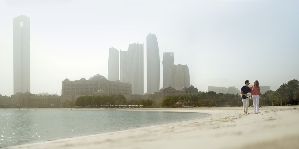 3_Emirates_Palace_Beach_Euro_Couple