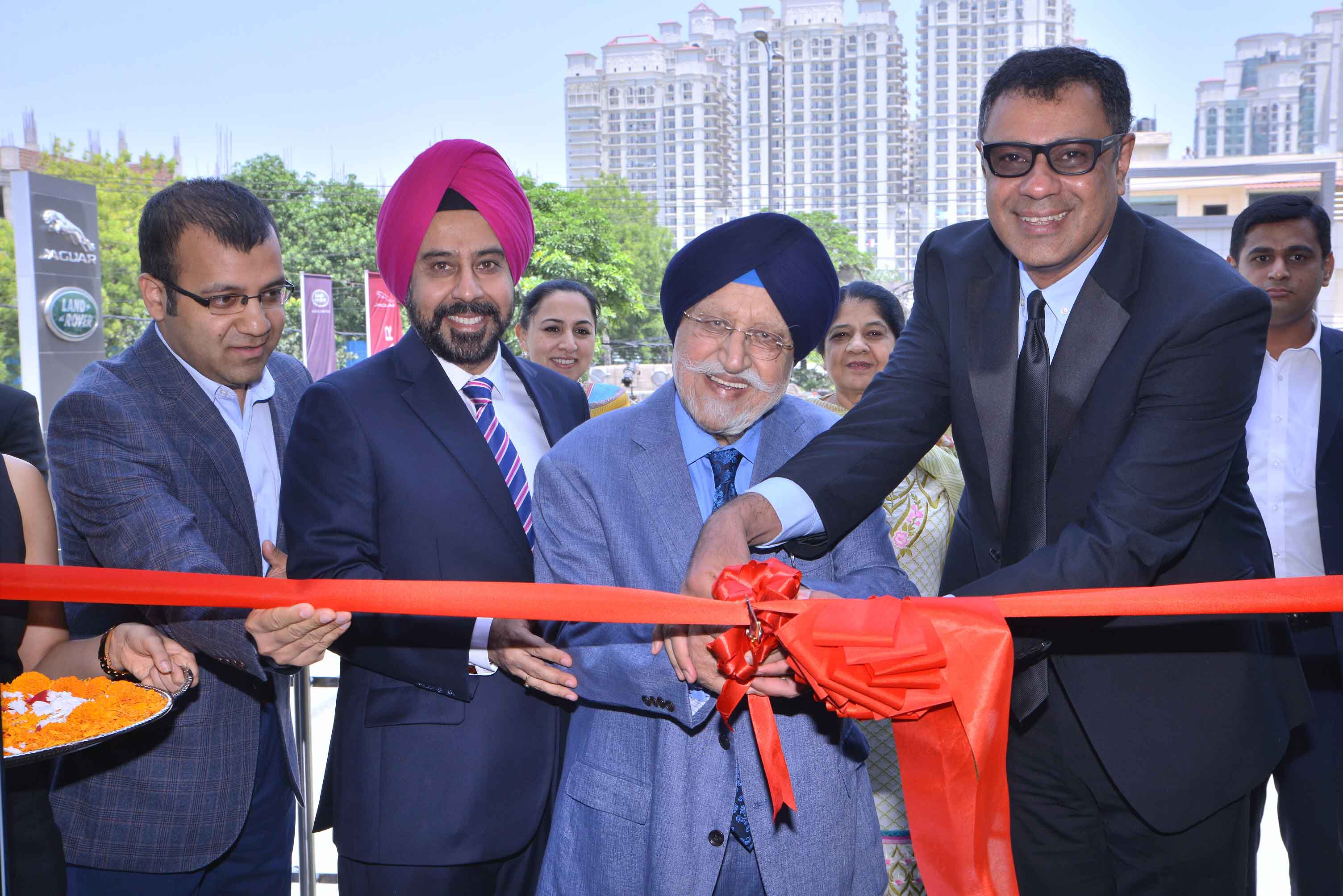 1_(L-R) Ankur Kansal, Brand Director, JLR India, Gurmeet Singh Anand, MD A... (1)