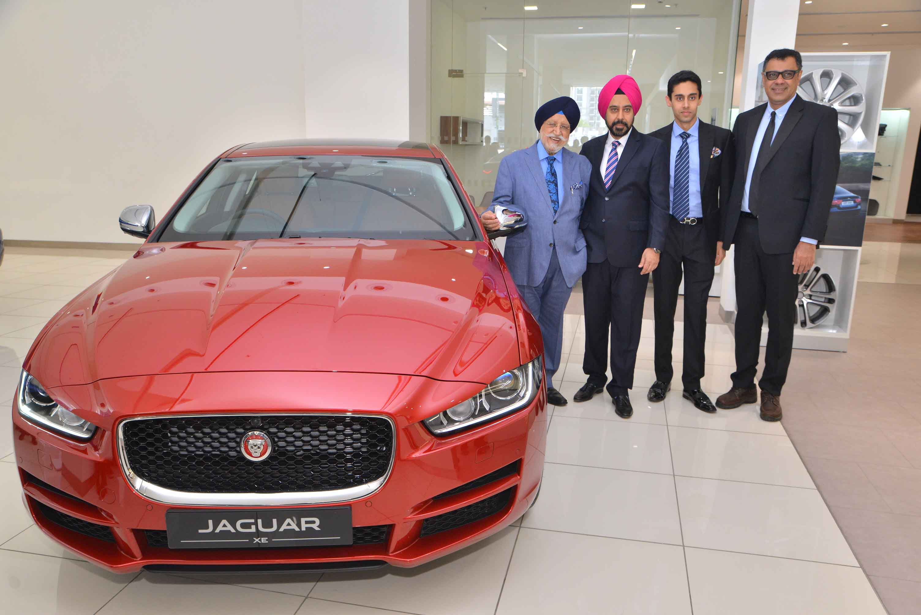 2_(L-R) Bhupinder Singh Anand, Chairman, AMP Motors, Gurmeet Singh Anand, ... (1)
