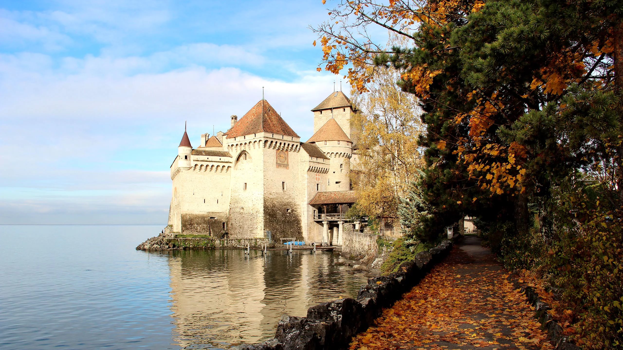 chillon castle Switzerland @PeakLife