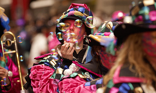 What’s Buzzing Fashion, Tech, and Travel Picks You Can’t Miss-Image 1